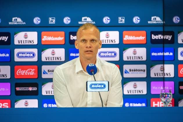 2 Soccer Bundesliga FC Schalke 04 1 FC Nürnberg 13 04 2024 Karel Geraerts Coach of FC Schalke 04 2 Soccer Bundesliga FC Schalke 04 1 FC Nürnberg, 29 Matchday, on 13 04 2024, Veltins Arena, Gelsenkirchen DFL REGULATIONS PROHIBIT ANY USE OF PHOTOGRAPHS AS IMAGE SEQUENCES AND OR QUASI VIDEO Copyright: xBEAUTIFULxSPORTS Erlhofx