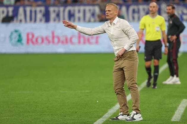 2 Bundesliga FC Schalke 04 1 FC Nürnberg on 13 04 2024 in the Veltins Arena at Schalke Coach Karel Geraerts Schalke gives loud instructions MH