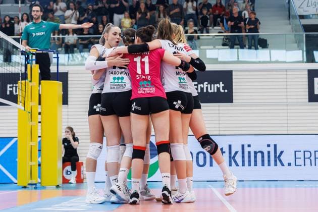 Cheers, celebration at Schwarz Weiss Erfurt, 13 04 2024, Erfurt Germany , Volleyball, 2 Bundesliga Women Pro, Schwarz Weiss Erfurt DSHS Snowtrex Köln xprx