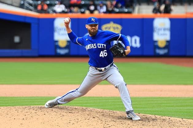 MLB, Baseball Herren, USA Kansas City Royals Vs New York Mets Kansas City Royals relief pitcher John Schreiber 46 is throwing during the eighth inning of a baseball game against the New York Mets at Citi Field in New York City, N.Y., on April 13, 2024. New York N.Y. United States  Copyright: xGordonxDonovanx originalFilename:donovan-kansasci240413_npupM.jpg