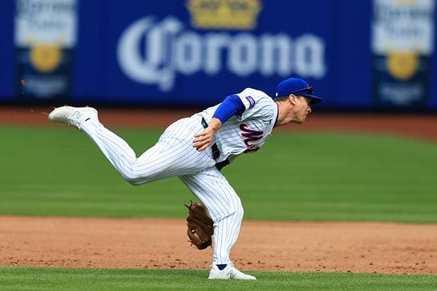 MLB, Baseball Herren, USA Kansas City Royals Vs New York Mets New York Mets second baseman Joey Wendle 13 is fielding and pitching the ball, but not in time to get the base runner during the third inning of the baseball game against the Kansas City Royals at Citi Field in New York City, New York, on April 13, 2024. New York N.Y. United States  Copyright: xGordonxDonovanx originalFilename:donovan-kansasci240413_npGIm.jpg