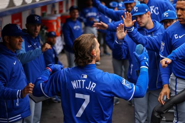 MLB, Baseball Herren, USA Kansas City Royals Vs New York Mets Bobby Witt Jr. 7 of the Kansas City Royals is being congratulated after scoring during the first inning of a baseball game against the New York Mets at Citi Field in New York City, New York, on April 13, 2024. New York New York United States  Copyright: xGordonxDonovanx originalFilename:donovan-kansasci240413_npPMV.jpg