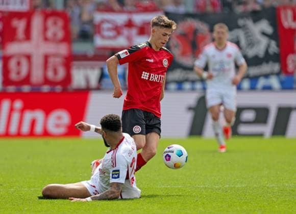 Soccer 2 BL SV Wehen Wiesbaden Fortuna Düsseldorf 13 04 24, Jamil Siebert Fortuna , Nick Bätzner SVWW ,