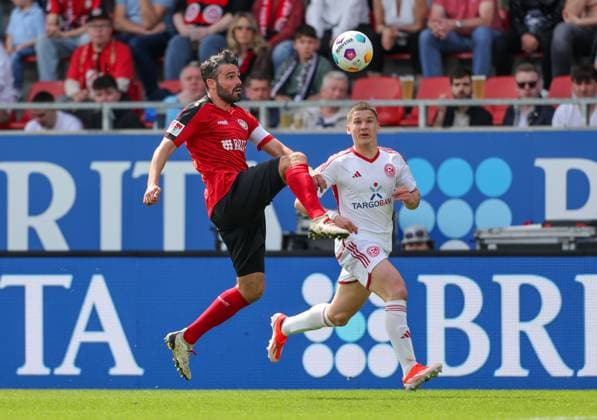 Soccer 2 BL SV Wehen Wiesbaden Fortuna Düsseldorf 13 04 24, Sascha Mockenhaupt SVWW , Christos Tzolis Fortuna ,