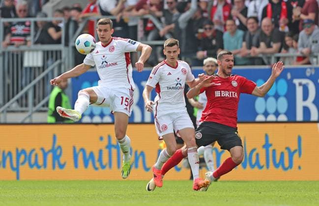 Soccer 2 BL SV Wehen Wiesbaden Fortuna Düsseldorf 13 04 24, Tim Oberdorf, Yannik Engelhardt Fortuna , Ivan Prtajin SVWW ,