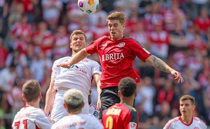 Soccer 2 BL SV Wehen Wiesbaden Fortuna Düsseldorf 13 04 24, Christoph Daferner Fortuna , Marcus Mathisen SVWW ,