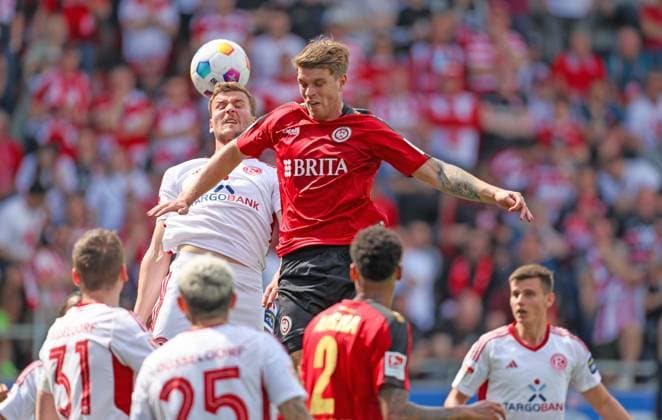 Soccer 2 BL SV Wehen Wiesbaden Fortuna Düsseldorf 13 04 24, Christoph Daferner Fortuna , Marcus Mathisen SVWW ,