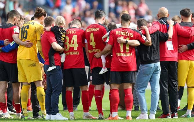 Soccer 2 BL SV Wehen Wiesbaden Fortuna Düsseldorf 13 04 24, Cohesion is now in demand at SVWW,