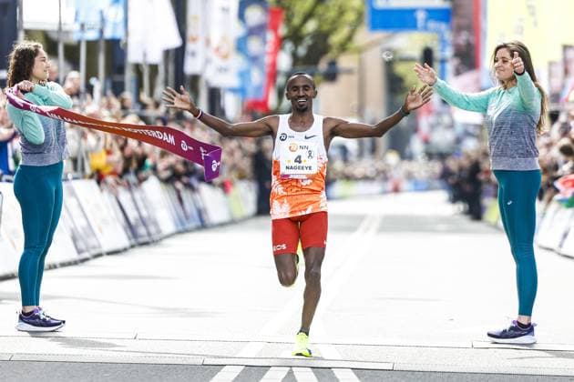 Bilder des Jahres 2024, Sport 04 April Sport Themen der Woche KW15 Sport Bilder des Tages ROTTERDAM - Abdi Nageeye (NED) wins the 43rd edition of the NN Marathon Rotterdam on April 14, 2024 in Rotterdam, the Netherlands. ANP IRIS VAN DEN BROEK NN Rotterdam Marathon 2024 xVIxANPxSportx xxANPxIVx 495988533 originalFilename: 495988533.jpg