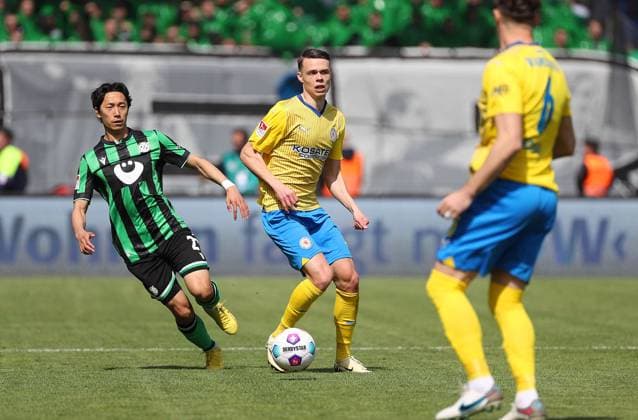 Braunschweig vs Hannover, 2 BL Braunschweig, 14 04 2024, FOOTBALL Eintracht Braunschweig vs Hannover 96, 2 BL, Season 2023 24 Sei Muroya Hannover 96 , Thorir Johann Helgason Eintracht Braunschweig Braunschweig