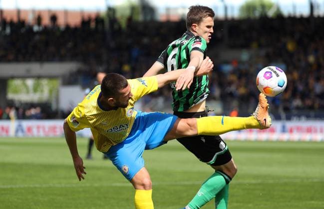 Braunschweig vs Hannover, 2 BL Braunschweig, 14 04 2024, FOOTBALL Eintracht Braunschweig vs Hannover 96, 2 BL, Season 2023 24 Hasan Kurucay Eintracht Braunschweig , Fabian Kunze Hannover 96 , Braunschweig