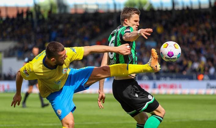 Braunschweig vs Hannover, 2 BL Braunschweig, 14 04 2024, FOOTBALL Eintracht Braunschweig vs Hannover 96, 2 BL, Season 2023 24 Hasan Kurucay Eintracht Braunschweig , Fabian Kunze Hannover 96 , Braunschweig