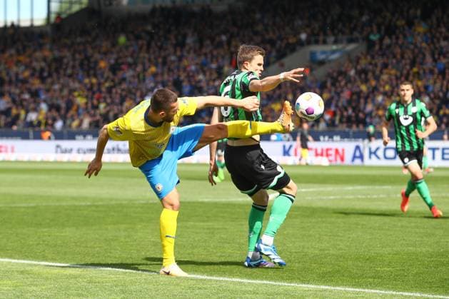 14 04 2024, xtgx, Soccer 2 Bundesliga, Soccer 2 Bundesliga, Eintracht Braunschweig Hannover 96 emspor, v l Hasan Kurucay Braunschweig, 29 , Fabian Kunze Hannover, 6 Zweikampf, Duell, Kampf, tackle DFL DFB REGULATIONS PROHIBIT ANY USE OF PHOTOGRAPHS as IMAGE SEQUENCES and or QUASI VIDEO Braunschweig