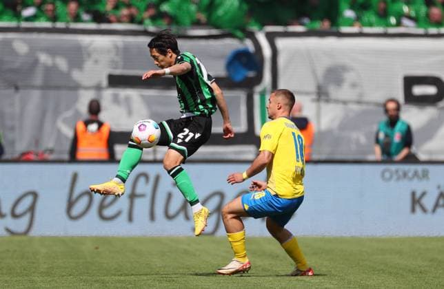 Braunschweig vs Hannover, 2 BL Braunschweig, 14 04 2024, FUßBALL Eintracht Braunschweig vs Hannover 96, 2 BL, Season 2023 24 Sei Muroya Hannover 96 , Marvin Rittmuˆller Eintracht Braunschweig Braunschweig