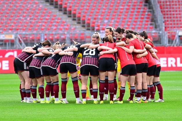 14 04 2024 Soccer Season 2023 2024 1 Womens Soccer Bundesliga 18 Matchday 1 FC Nuremberg FCN Club SGS Essen AlSch xalxscx 1 FC Nuremberg in the team circle before the start of the match