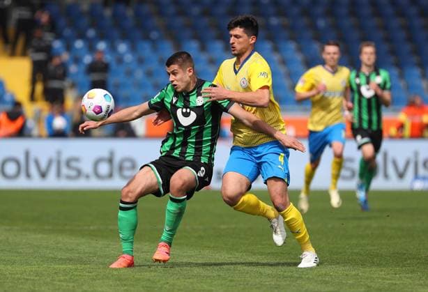 Braunschweig vs Hannover, 2 BL Braunschweig, 14 04 2024, FOOTBALL Eintracht Braunschweig vs Hannover 96, 2 BL, Season 2023 24 Nicolo Tresoldi Hannover 96 , Jannis Nikolaou Eintracht Braunschweig Braunschweig
