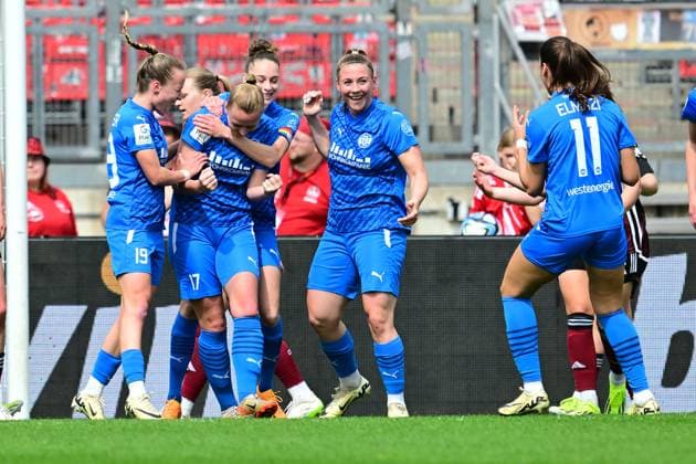 14 04 2024 Soccer Season 2023 2024 1 Womens Soccer Bundesliga 18 Matchday 1 FC Nürnberg FCN Club SGS Essen AlSch xalxscx Annalena Rieke 17, SGS Essen Goal celebration Joy after scoring Goal to 1 0 with Beke Sterner 19, SGS Essen Ramona Maier 9, SGS Essen Laureta Elmazi 11, SGS Essen