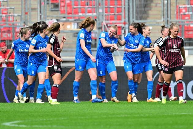 14 04 2024 Soccer Season 2023 2024 1 Womens Soccer Bundesliga 18 Matchday 1 FC Nürnberg FCN Club SGS Essen AlSch xalxscx Annalena Rieke 17, SGS Essen with cheers after her goal to 1 0 with Beke Sterner 19, SGS Essen Katharina Piljic 6, SGS Essen Laura Pucks 15, SGS Essen Lilli Purtscheller 7, SGS Essen Jacqueline Meißner Meissner 16, SGS Essen