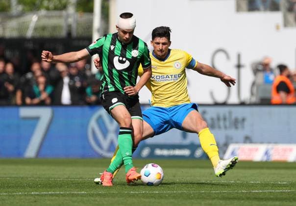 Braunschweig vs Hannover, 2 BL Braunschweig, 14 04 2024, FOOTBALL Eintracht Braunschweig vs Hannover 96, 2 BL, Season 2023 24 Nicolo Tresoldi Hannover 96 , Jannis Nikolaou Eintracht Braunschweig Braunschweig