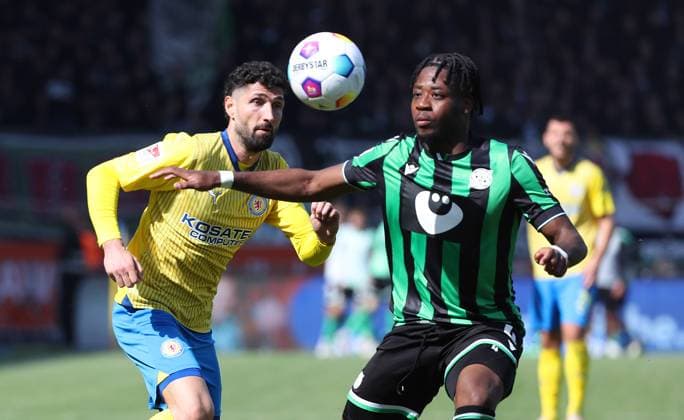Braunschweig vs Hannover, 2 BL Braunschweig, 14 04 2024, FOOTBALL Eintracht Braunschweig vs Hannover 96, 2 BL, Season 2023 24 Fabio Kaufmann Eintracht Braunschweig , Bright Arrey Mbi Hannover 96 Braunschweig