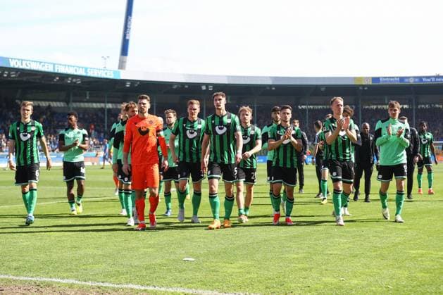 14 04 2024, xtgx, Soccer 2 Bundesliga, Soccer 2 Bundesliga, Eintracht Braunschweig Hannover 96 emspor, v l Hannover enttaeuscht, schaut enttaeuscht, niedergeschlagen, disappointed DFL DFB REGULATIONS PROHIBIT ANY USE OF PHOTOGRAPHS as IMAGE SEQUENCES and or QUASI VIDEO Braunschweig