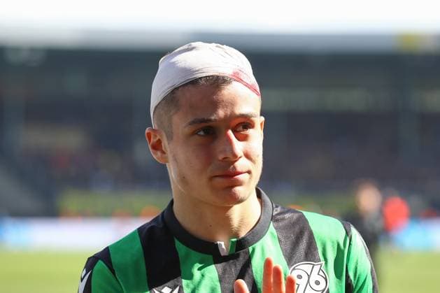 14 04 2024, xtgx, Soccer 2 Bundesliga, Soccer 2 Bundesliga, Eintracht Braunschweig Hannover 96 emspor, v l Nicolo Tresoldi Hannover with head bandage, bandage, injury, blood DFL DFB REGULATIONS PROHIBIT ANY USE OF PHOTOGRAPHS as IMAGE SEQUENCES and or QUASI VIDEO Braunschweig