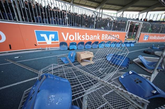 14 04 2024, xtgx, Soccer 2 Bundesliga, Soccer 2 Bundesliga, Eintracht Braunschweig Hannover 96 emspor, v l Destroyed seat shells and fences in front of the guest block, symbolfoto, symbolbild DFL DFB REGULATIONS PROHIBIT ANY USE OF PHOTOGRAPHS as IMAGE SEQUENCES and or QUASI VIDEO Braunschweig