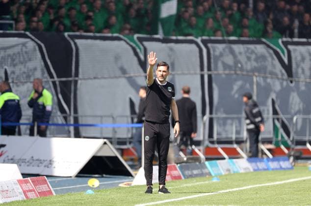 Braunschweig vs Hannover, 2 BL Braunschweig, 14 04 2024, FOOTBALL Eintracht Braunschweig vs Hannover 96, 2 BL, Season 2023 24 Head coach Stefan Leitl Hannover 96 Braunschweig