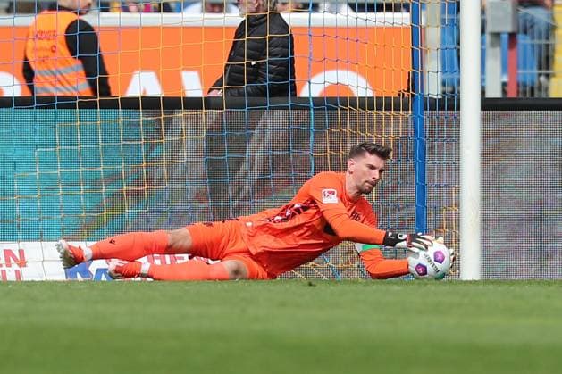 14 04 2024, xtgx, Soccer 2 Bundesliga, Soccer 2 Bundesliga, Eintracht Braunschweig Hannover 96 emspor, v l Ron Robert Zieler Hannover, 16 Parade, haelt den Ball, faengt den Ball, pariert DFL DFB REGULATIONS PROHIBIT ANY USE OF PHOTOGRAPHS as IMAGE SEQUENCES and or QUASI VIDEO Braunschweig