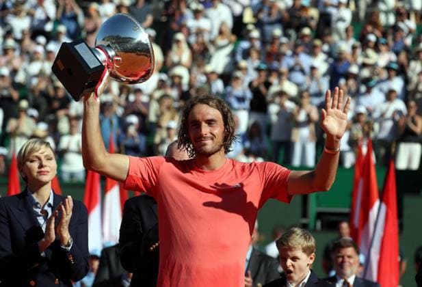 Finale Rolex MOnte-Carlo Masters PHOTOPQR NICE MATIN Jean François Ottonello ; Roquebrune-Cap-Martin ; 14 04 2024 ; Finale Rolex MOnte-Carlo Masters - Stefanos Tsitsipas (GRE en rouge) avec la coupe Roquebrune-Cap-Martin France Copyright: xPHOTOPQR NICExMATIN MAXPPPxJeanxFrançoisxOttonellox 20240414NIM0086 20240414NIM0086
