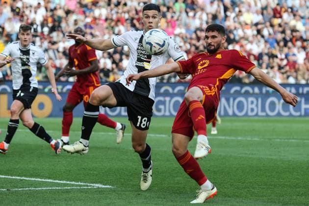 Sport Themen der Woche KW15 Ar Udine 14 04 2024 - campionato di calcio Serie A Udinese-Roma foto Andrea Rigano Image nella foto: Houssem Aouar-Nehuen Perez 