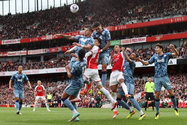 Bilder des Jahres 2024, Sport 04 April Sport Themen der Woche KW15 Sport Bilder des Tages Arsenal FC v Aston Villa 14 April 2024 London - Premier League Football - Arsenal v Aston Villa - Morgan Rogers of Aston Villa jumps highest to defend a corner kick at the Emirates Stadium - (Photo by Mark Leech). London UK *** Arsenal FC gegen Aston Villa 14. April 2024 London Premier League Fußball Arsenal gegen Aston Villa Morgan Rogers von Aston Villa springt am höchsten, um einen Eckstoß im Emirates Stadium abzuwehren Foto von Mark Leech London UK  Copyright: xMarkxLeechxOffside