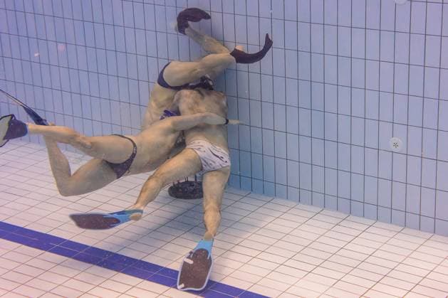 Underwater Rugby 5 Matchday 1 Bundesliga South Season 2023 24 The top match of the 1 Bundesliga South between TSV Malsch white and Tauchclub Bamberg blue was the highlight of the matchday and decided the first place in the league as well as the title of South German champion After Bamberg had won against Malsch in the first round, Malsch secured the victory this time with a narrow 1 0 The decisive goal was scored by Jochen Schottmüller, who overcame Geza Toth in the Bamberg goal after a quick counterattack Lukas Tadda, as a defender, was only a few moments too late at his own goal Bamberg Bayern Germany 20240414-6V2A1057-Bearbeitet
