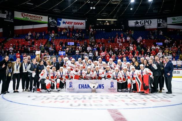 240414 Players and staff of Canada celebrate after the 2024 IIHF Women s World Championship final between USA and Canada on April 14, 2024 in Utica Photo Aron Broman BILDBYRAN COP 341 AM0053 ishockey ice hockey vm dam 2024 iihf womens world championship dam vm ishockey vm final usa canada canada women bbeng jubel  Copyright: ARONxBROMAN BB240414AM123