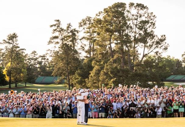 240414 Scottie Scheffler of the United States celebrate with his caddie Ted Scott on the 18th green after winning the final round of the 2024 Masters Golf Tournament on April 14, 2024 in Augusta Photo Petter Arvidson BILDBYRAN kod PA PA0795 bbeng golf masters the masters Augusta us masters jubel  Copyright: PETTERxARVIDSON BB240414PA219