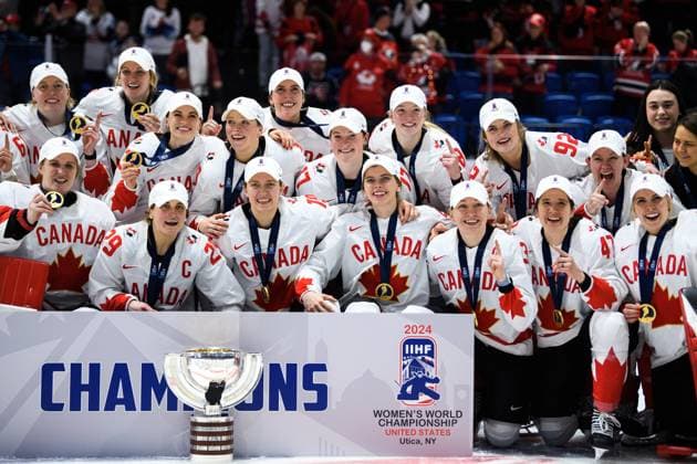 240414 Players of Canada celebrate after the 2024 IIHF Women s World Championship final between USA and Canada on April 14, 2024 in Utica Photo Aron Broman BILDBYRAN COP 341 AM0053 ishockey ice hockey vm dam 2024 iihf womens world championship dam vm ishockey vm final usa canada kanada women bbeng jubel  Copyright: ARONxBROMAN BB240414AM179