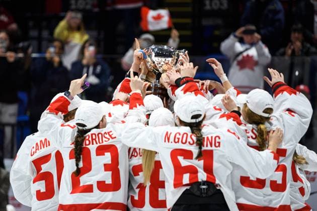 240414 Players of Canada celebrate after the 2024 IIHF Women s World Championship final between USA and Canada on April 14, 2024 in Utica Photo Aron Broman BILDBYRAN COP 341 AM0053 ishockey ice hockey vm dam 2024 iihf womens world championship dam vm ishockey vm final usa canada kanada women bbeng jubel  Copyright: ARONxBROMAN BB240414AM181
