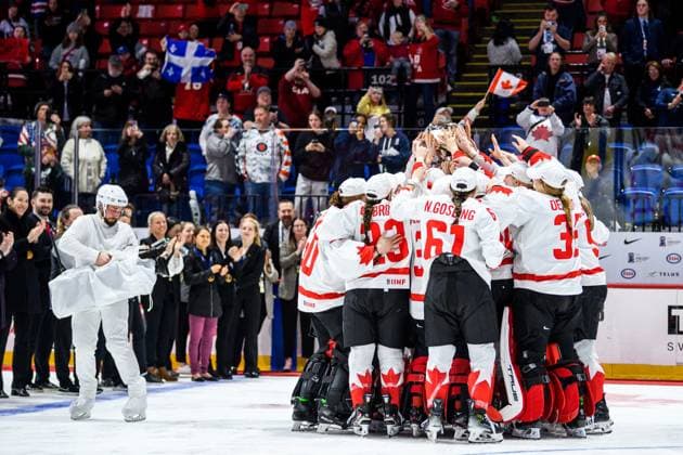 240414 Players of Canada celebrate after the 2024 IIHF Women s World Championship final between USA and Canada on April 14, 2024 in Utica Photo Aron Broman BILDBYRAN COP 341 AM0053 ishockey ice hockey vm dam 2024 iihf womens world championship dam vm ishockey vm final usa canada kanada women bbeng jubel  Copyright: ARONxBROMAN BB240414AM215