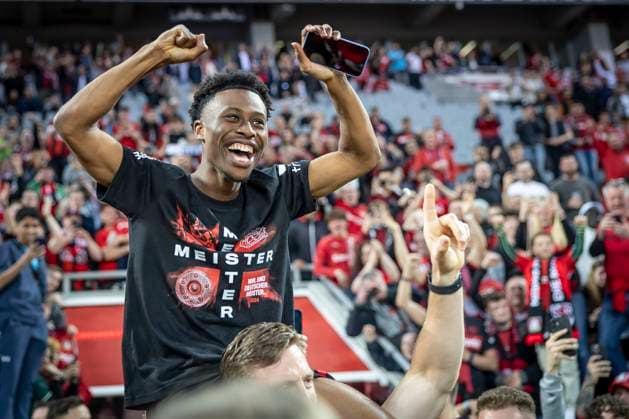 Sport Themen der Woche KW15 Sport Bilder des Tages 1. Bundesliga, Bayer 04 Leverkusen - SV Werder Bremen, 14.04.2024 Nathan Tella (Bayer 04 Leverkusen, 19) lässt sich für den Meistertitel feiern; Bayer 04 Leverkusen - SV Werder Bremen am 29. Spieltag der 1. Fussball-Bundesliga am 14.04 2024 in der BayArena in Leverkusen. DFL REGULATIONS PROHIBIT ANY USE OF PHOTOGRAPHS AS IMAGE SEQUENCES AND OR QUASI-VIDEO. *** 1 Bundesliga, Bayer 04 Leverkusen SV Werder Bremen, 14 04 2024 Nathan Tella Bayer 04 Leverkusen, 19 celebrates the championship title Bayer 04 Leverkusen SV Werder Bremen on matchday 29 of the 1 Bundesliga on 14 04 2024 at the BayArena in Leverkusen DFL REGULATIONS PROHIBIT ANY USE OF PHOTOGRAPHS AS IMAGE SEQUENCES AND OR QUASI VIDEO Copyright: xBEAUTIFULxSPORTS AxelxKohringx