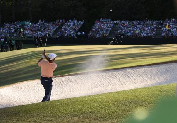 April 15, 2024, Augusta, GA, USA: Scottie Scheffler hits from the bunker on the 15th hole during the final round of the 2024 Masters Tournament at Augusta National Golf Club, Sunday, April 14, 2024, in Augusta, Georgia. Augusta USA - ZUMAm67_ 0445504078st Copyright: xJasonxGetzx