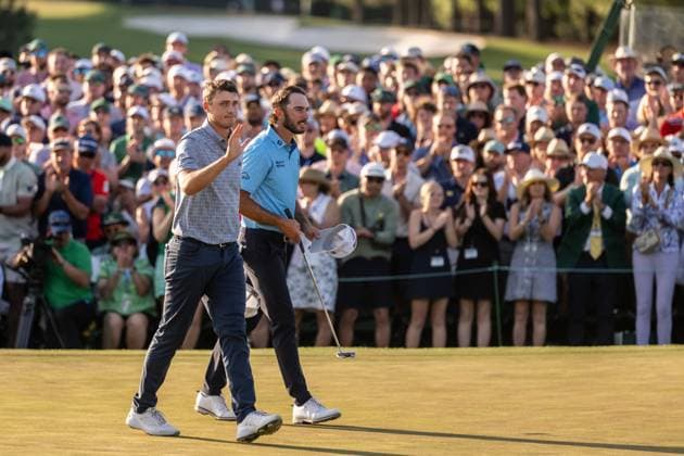 240414 Ludvig Aberg of Sweden and Max Homa of the United States at the 18th green during the final round of the 2024 Masters Golf Tournament on April 14, 2024 in Augusta Photo Petter Arvidson BILDBYRAN kod PA PA0795 bbeng golf masters the masters Augusta us masters jubel  Copyright: PETTERxARVIDSON BB240414PA259