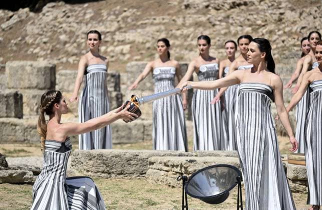 Bilder des Jahres 2024, Sport 04 April Sport Themen der Woche KW16 Sport Bilder des Tages Olympic flame lightning ceremony rehearsal A rehearsal for the Paris Olympic flame lighting ceremony is held in ancient Olympia, Greece, on April 15, 2024.  A14AA0002713253P