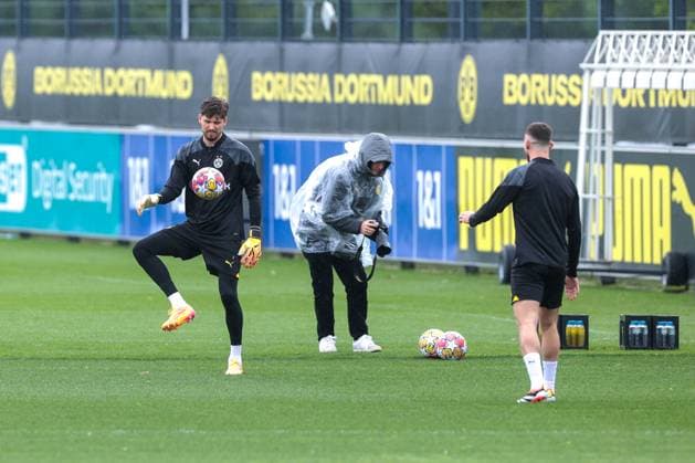 15 04 2024, Football, Season 2023 2024, UEFA Champions League, UCL, Final training, Borussia Dortmund Atletico Madrid, Goalkeeper Gregor Kobel Borussia Dortmund , Dortmund Signal Iduna Park NRW Germany xRHR PHOTO DEx Copyright: DennisxEwert RHR-FOTOx RHR-FOTO DE