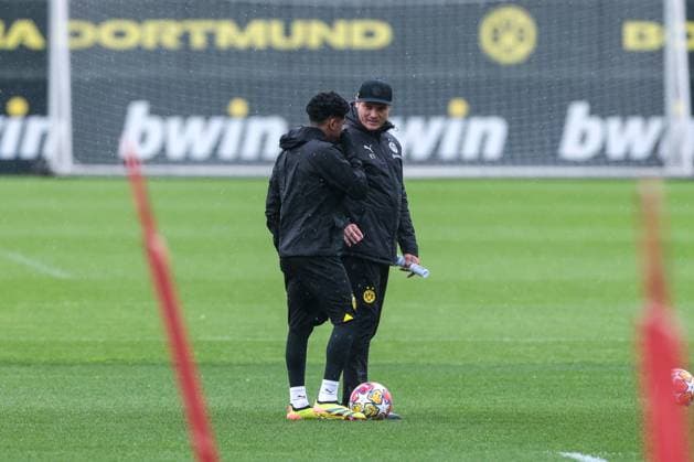 15 04 2024, Football, Season 2023 2024, UEFA Champions League, UCL, Final training, Borussia Dortmund Atletico Madrid, v l Ian Maatsen Borussia Dortmund , Coach Edin Terzic Borussia Dortmund , Dortmund Signal Iduna Park NRW Germany xRHR PHOTO DEx Copyright: DennisxEwert RHR-FOTOx RHR-FOTO DE