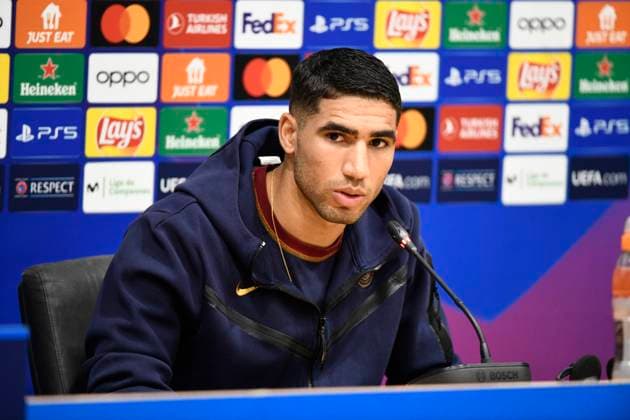 BARCELONA, SPAIN - APRIL 16 : Achraf HAKIMI (PSG) lors de la conference de presse pour le quart de final retour de la Ligue des Champions opposant le FC Barcelona, Barca au Paris Saint Germain le 16 avril 2024 au Estadi Olimpic Lluis Companys a Barcelone, Espagne. FOOTBALL : Entrainement du Paris Saint Germain - Champions League - 15 04 2024 ValentinaClaret Panoramic 