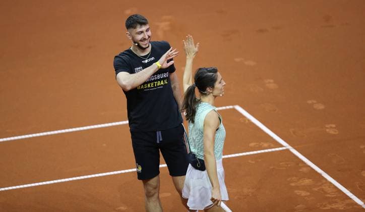15 04 2024, Germany, Stuttgart, Porsche Tennis Grand Prix 2024, show tournament, doubles, f l Aeneas Jung from the MHP Riesen, Andrea Petkovic