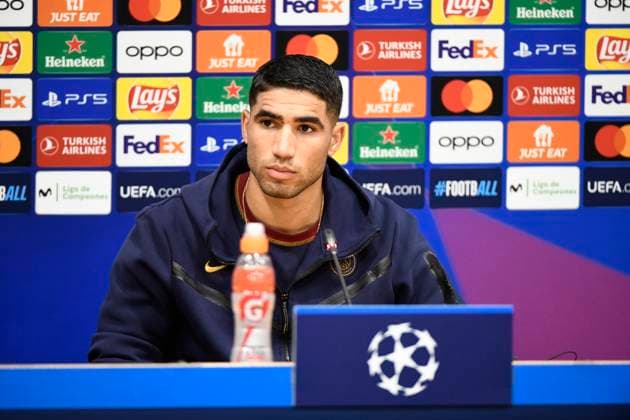 BARCELONA, SPAIN - APRIL 16 : Achraf HAKIMI (PSG) lors de la conference de presse pour le quart de final retour de la Ligue des Champions opposant le FC Barcelona, Barca au Paris Saint Germain le 16 avril 2024 au Estadi Olimpic Lluis Companys a Barcelone, Espagne. FOOTBALL : Entrainement du Paris Saint Germain - Champions League - 15 04 2024 ValentinaClaret Panoramic 