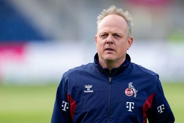 Daniel Weber Coach, Head Coach, 1 FC Köln , Single Image, Single Photo, Action, Action, Portrait, Portrait, 15 04 2024, Sinsheim Hoffenheim Germany , Football, Google Pixel Women Bundesliga, TSG 1899 Hoffenheim 1 FC Köln, DFB DFL REGULATIONS PROHIBIT ANY USE OF PHOTOGRAPHS AS IMAGE SEQUENCES AND OR QUASI VIDEO xozx
