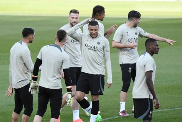 BARCELONA, SPAIN - APRIL 15 : Entrainement du PSG avant le quart de final retour de la Ligue des Champions opposant le FC Barcelona, Barca au Paris Saint Germain le 15 avril 2024 au Estadi Olimpic Lluis Companys a Barcelone, Espagne. FOOTBALL : Entrainement du Paris Saint Germain - Champions League - 15 04 2024 ValentinaClaret Panoramic 
