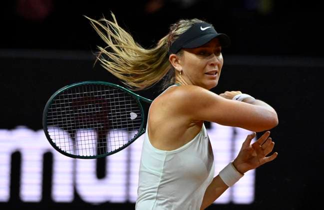 Paula Badosa ESP Action Tennis Ladies Porsche Cup Porsche Tennis Grand Prix GP Stuttgart 2024 Porsche Arena 15 04 2023 DFL REGULATIONS PROHIBIT ANY USE OF PHOTOGRAPHS AS IMAGE SEQUENCES AND OR QUASI VIDEO Porsche Tennis Grand Prix GP Stuttgart 2024